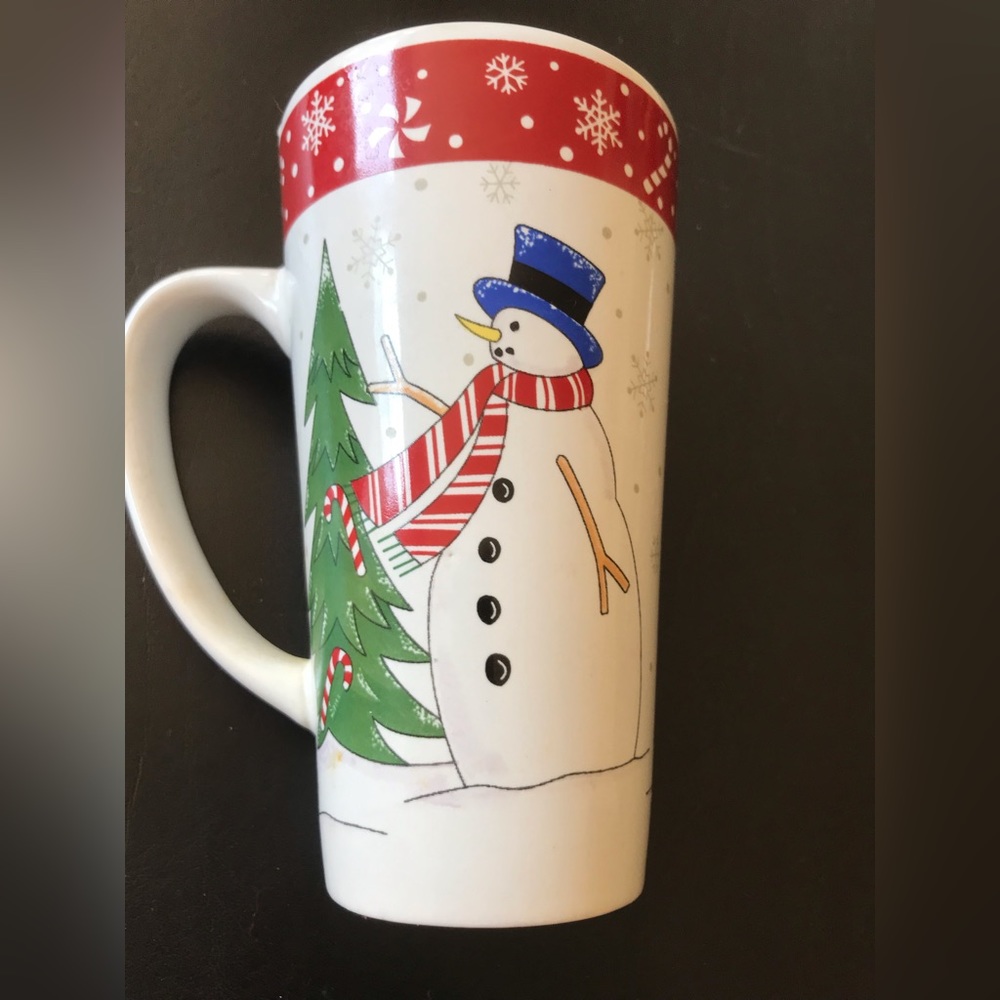 Adorable snowman and Christmas tree mug EUC